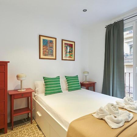 64 Apartment In A Typical Barcelona'S Old Building 외부 사진