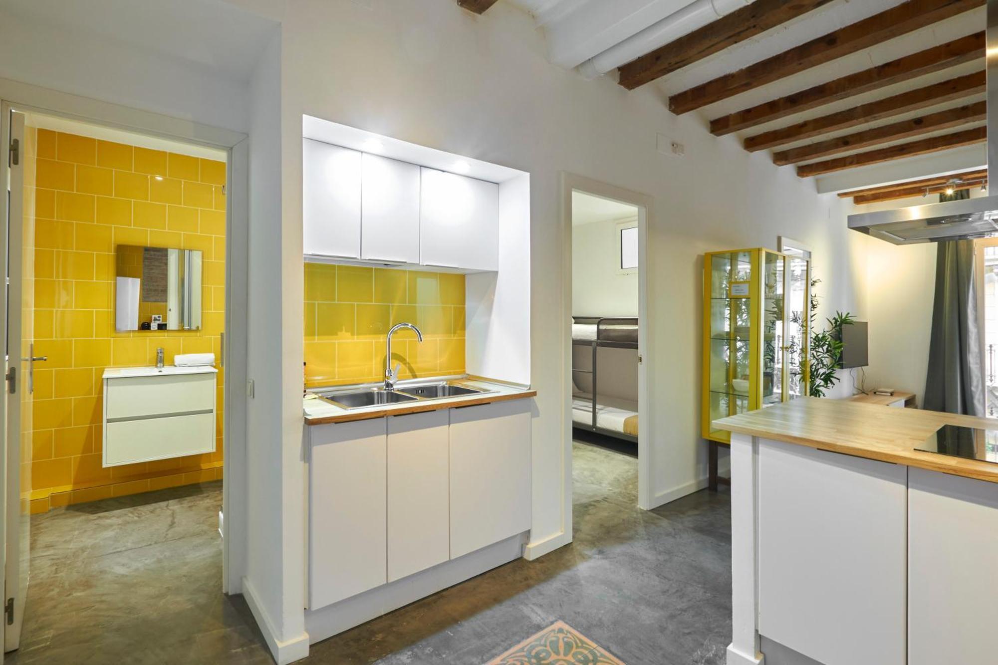 64 Apartment In A Typical Barcelona'S Old Building 외부 사진