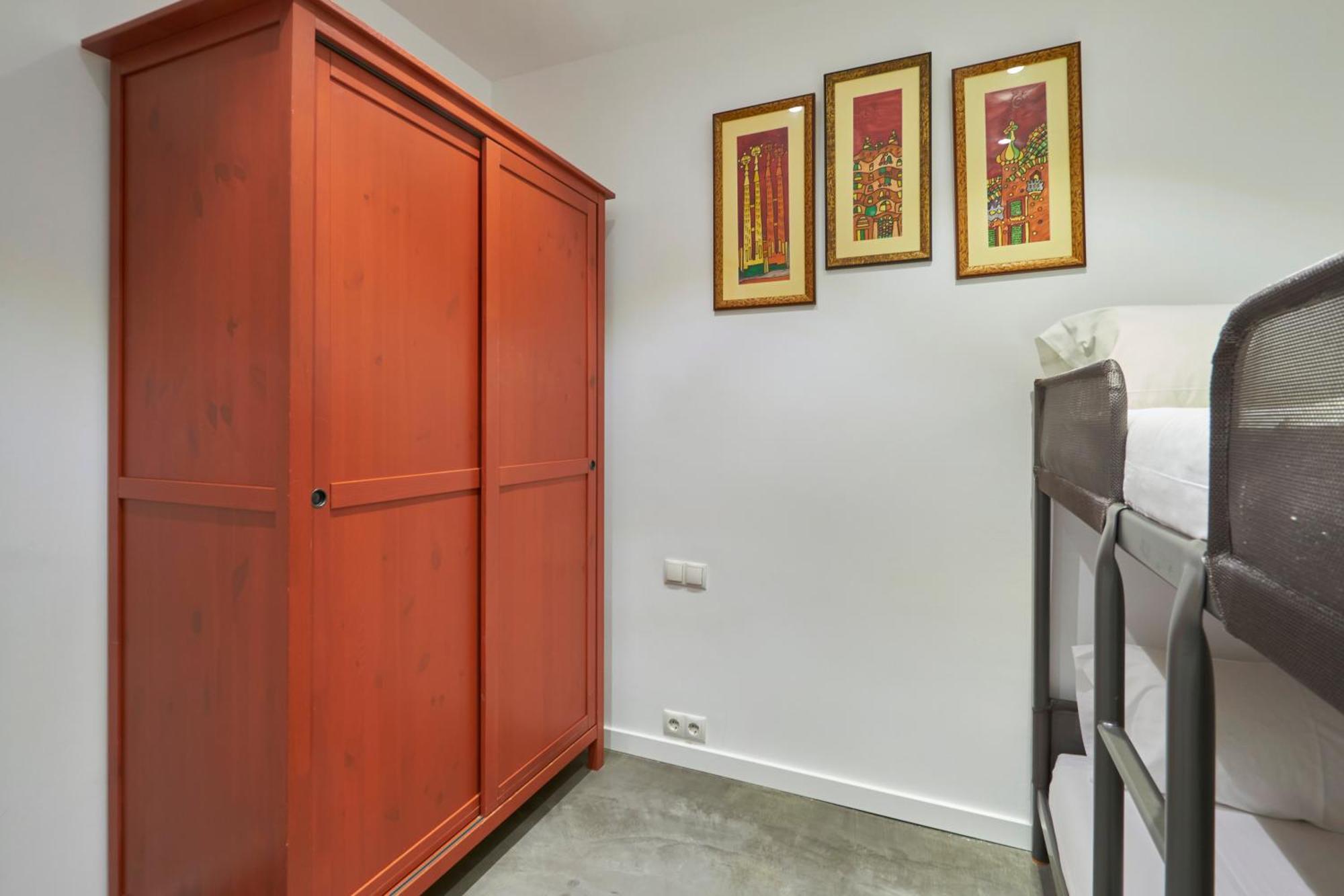 64 Apartment In A Typical Barcelona'S Old Building 외부 사진