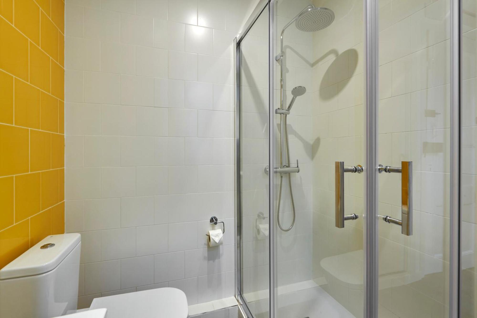 64 Apartment In A Typical Barcelona'S Old Building 외부 사진