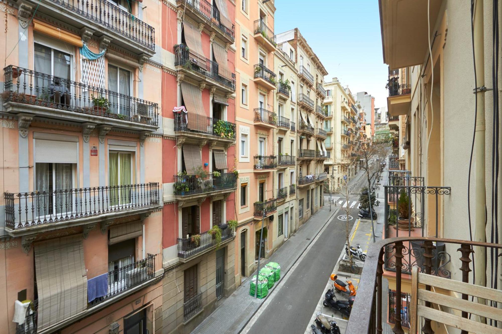 64 Apartment In A Typical Barcelona'S Old Building 외부 사진