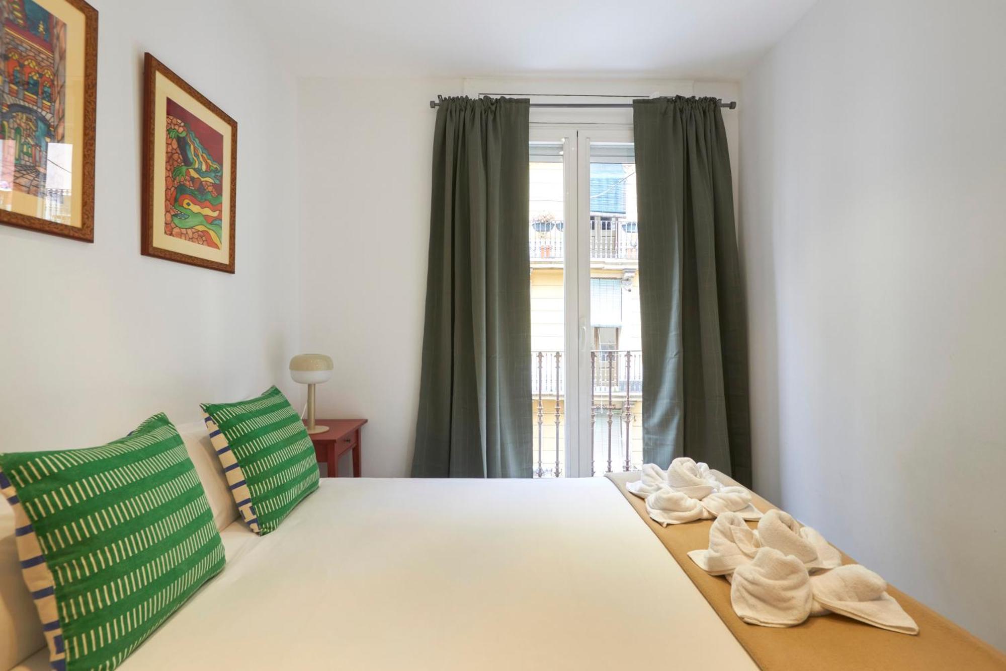 64 Apartment In A Typical Barcelona'S Old Building 외부 사진